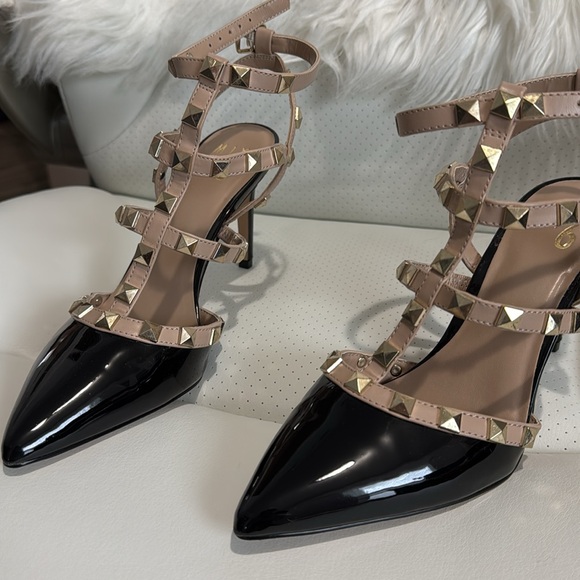 MAKE AN OFFER 🎉 Studded Heels - Picture 4 of 6